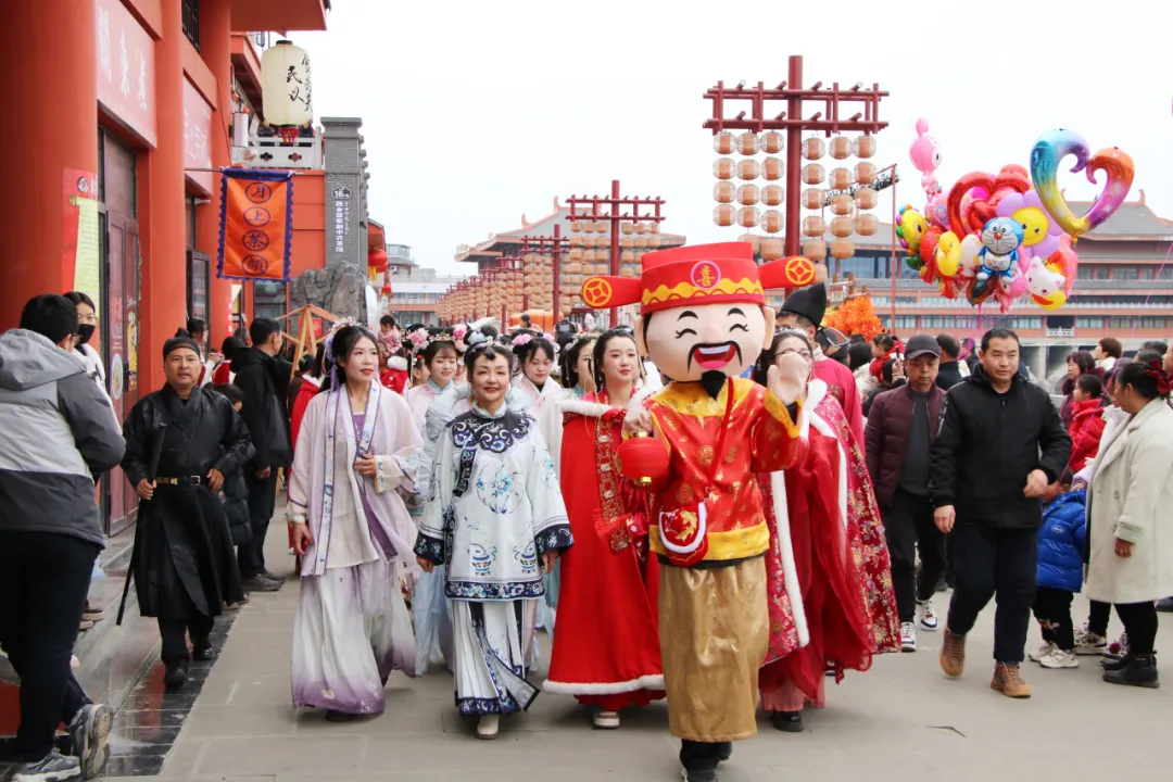 我們的節(jié)日·歡樂(lè)中國(guó)年丨西鄉(xiāng)：漢服巡游！太！驚！艷！