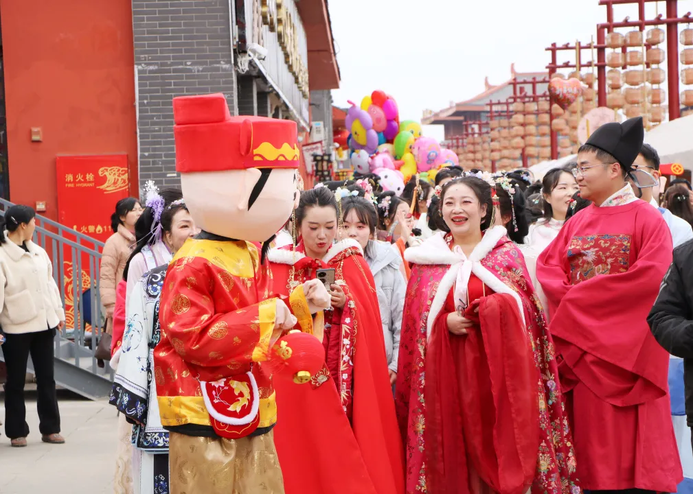 我們的節(jié)日·歡樂(lè)中國(guó)年丨西鄉(xiāng)：漢服巡游！太！驚！艷！