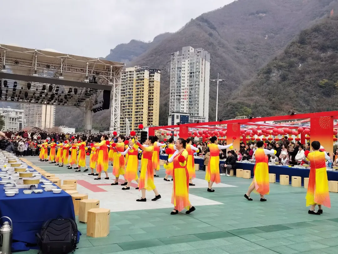 我們的節(jié)日·歡樂(lè)中國(guó)年丨鎮(zhèn)巴：民俗文化盛宴，同慶喜樂(lè)新春！